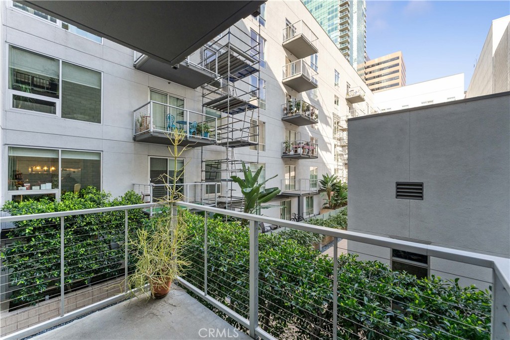 645 W 9th Street 318