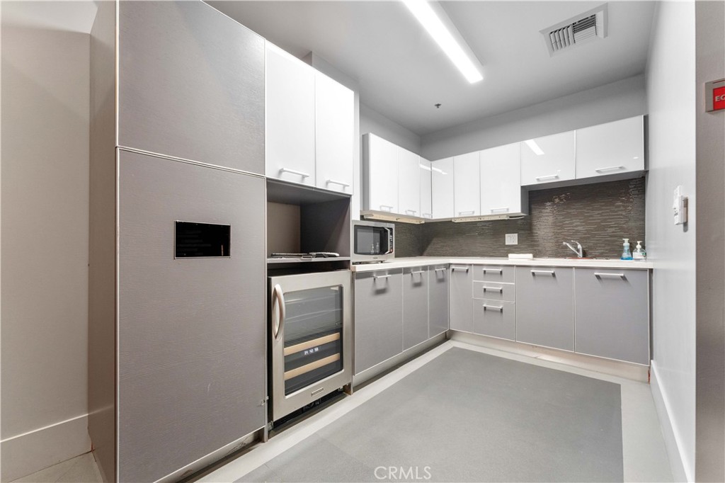 645 W 9th Street 318