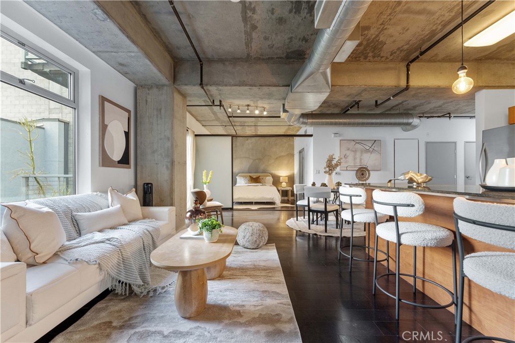 645 W 9th Street 318