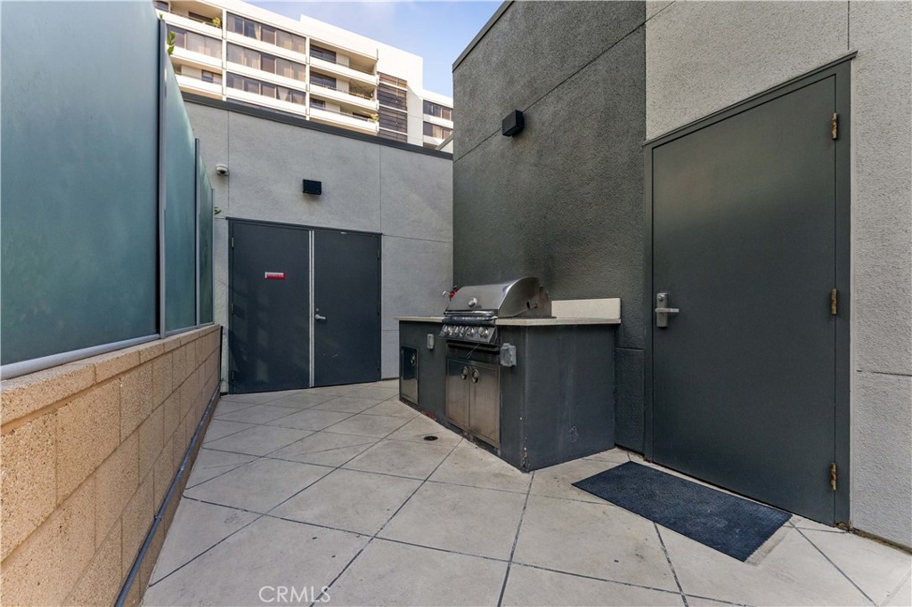 645 W 9th Street 318
