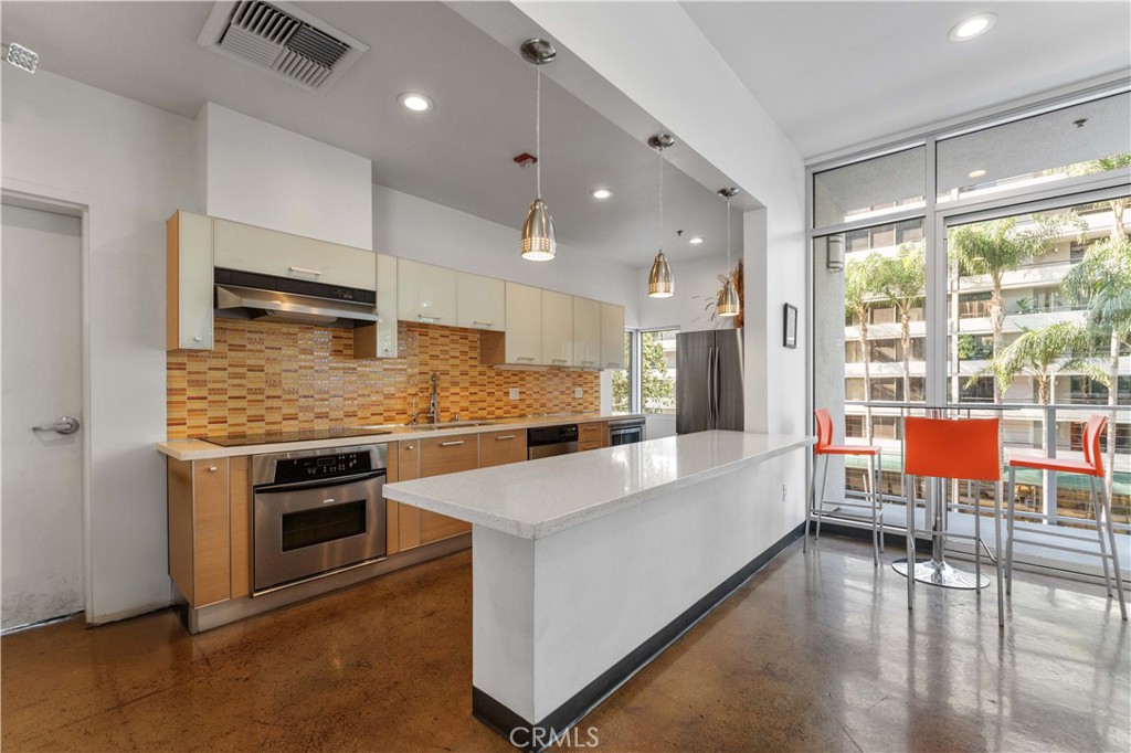 645 W 9th Street 318