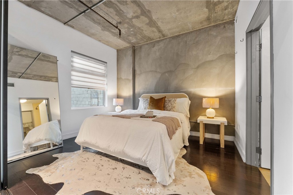 645 W 9th Street 318