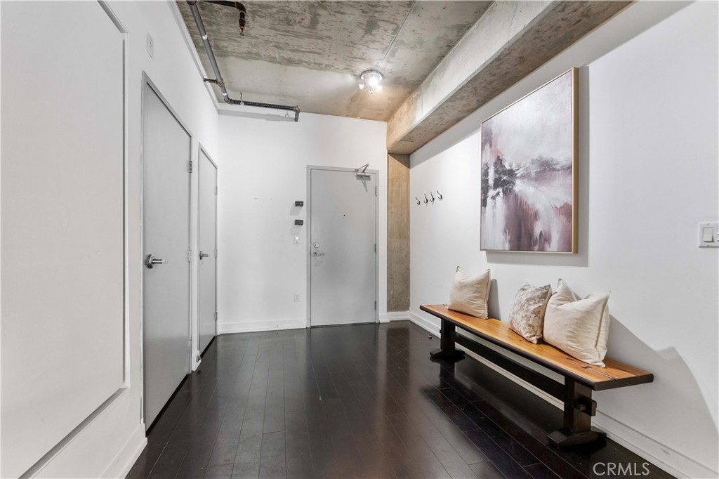 645 W 9th Street 318
