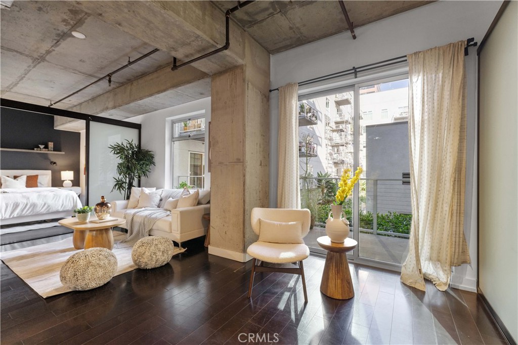 645 W 9th Street 318