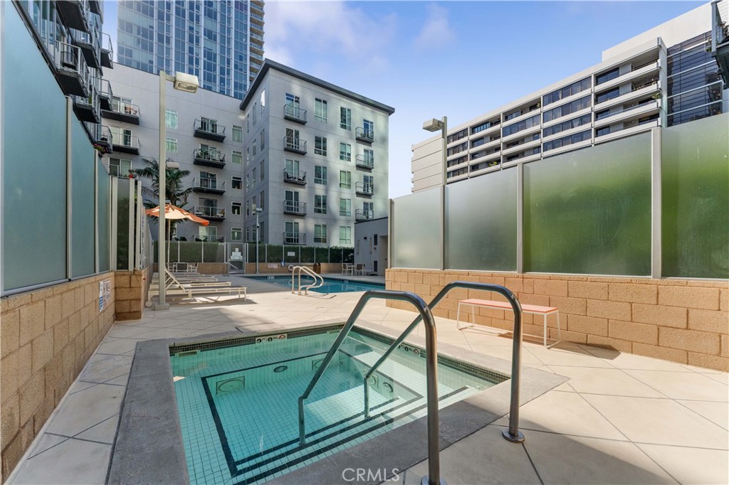 645 W 9th Street 318