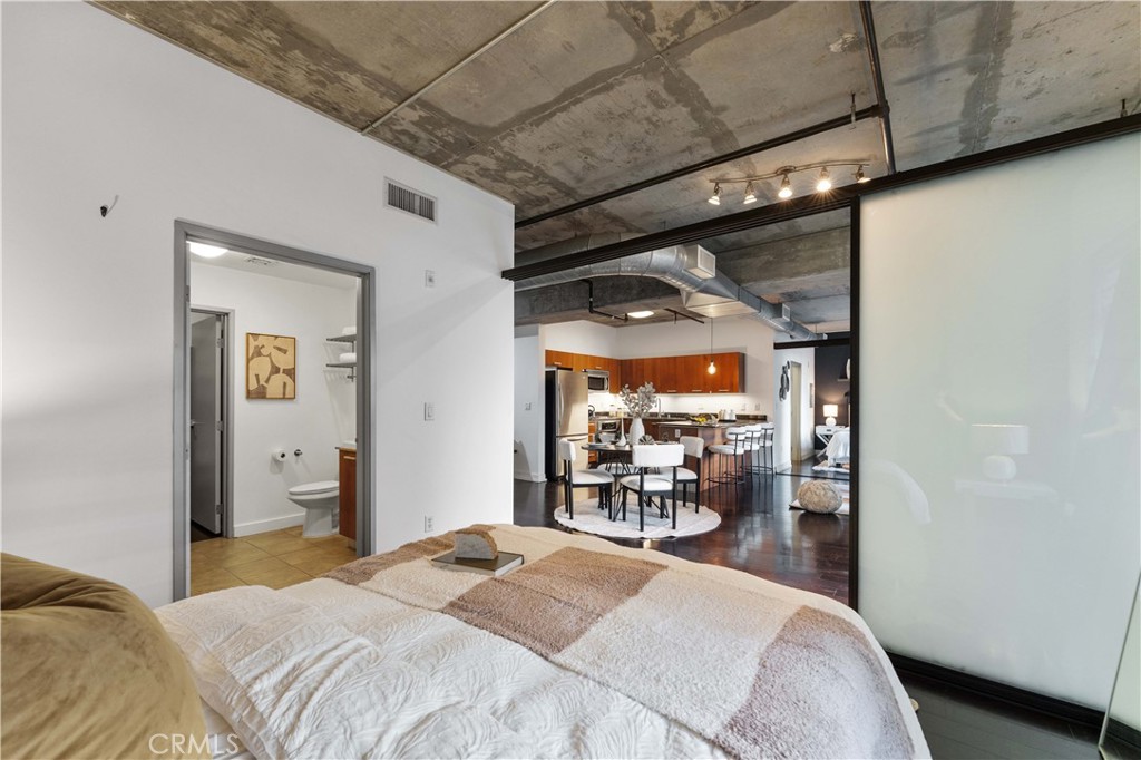 645 W 9th Street 318