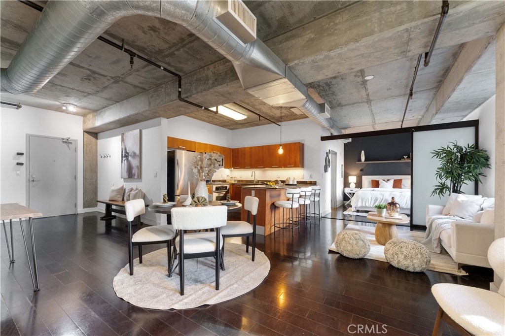 645 W 9th Street 318