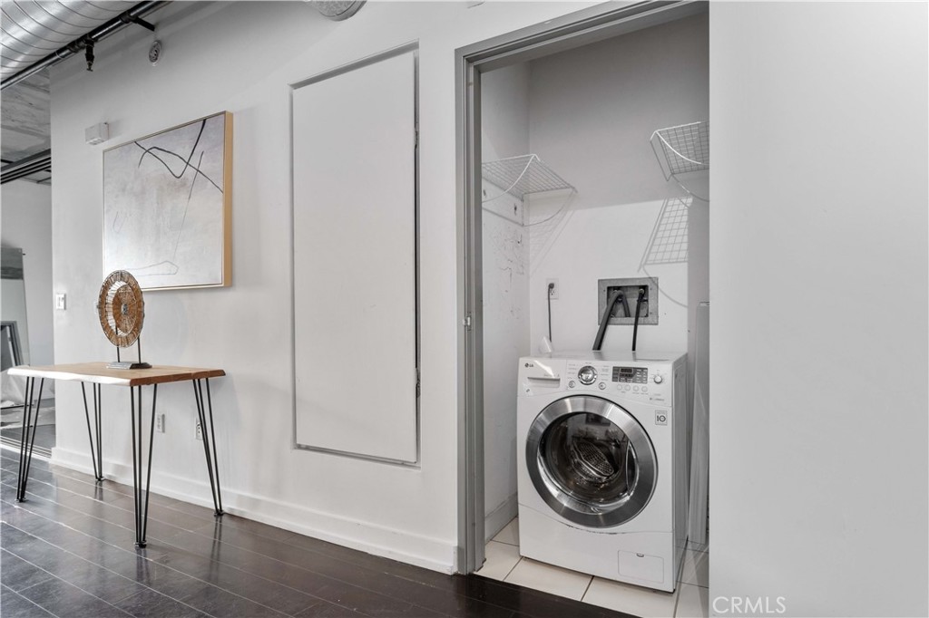 645 W 9th Street 318