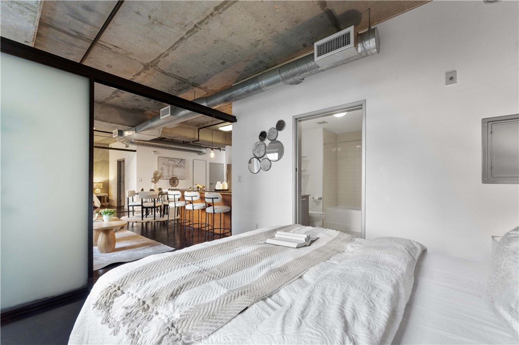645 W 9th Street 318