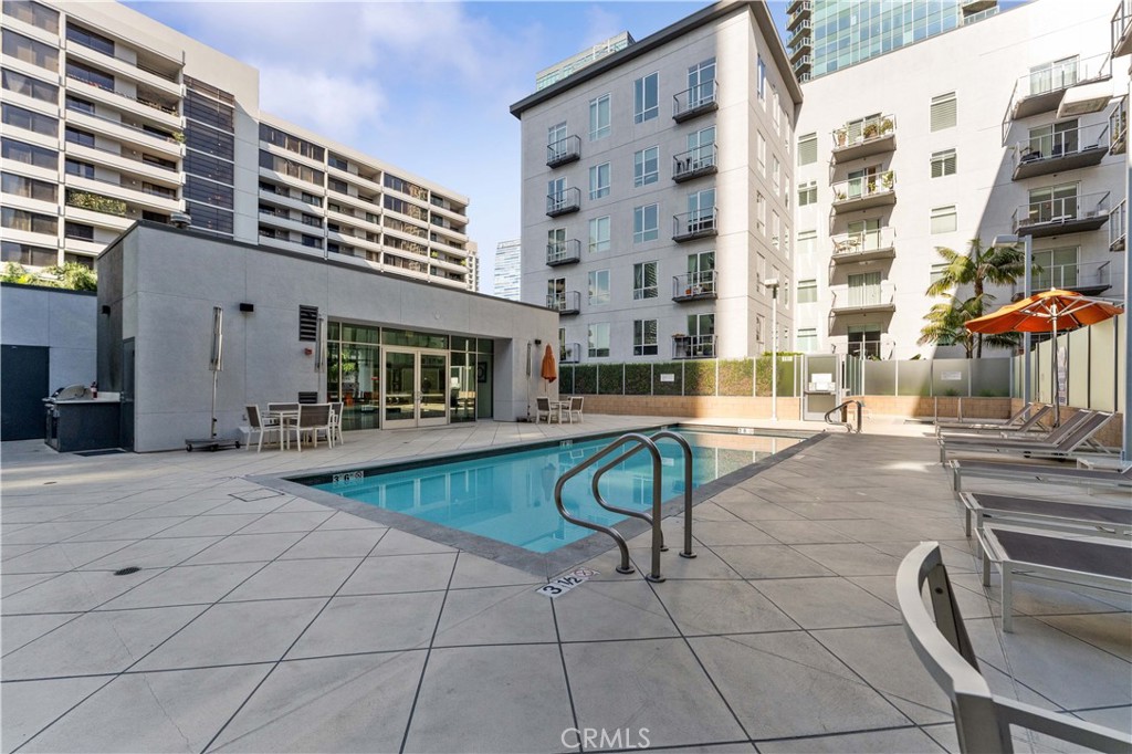 645 W 9th Street 318