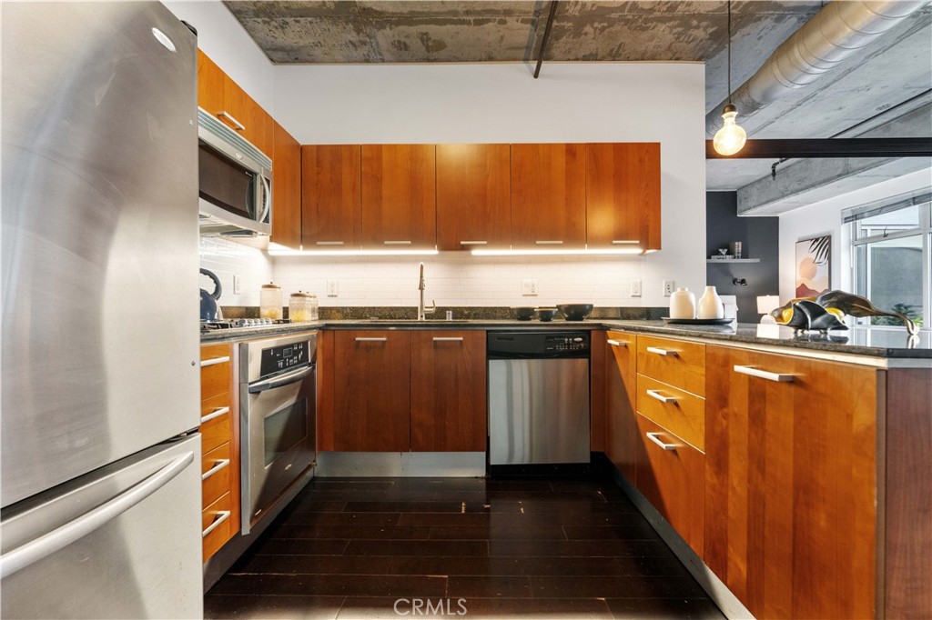 645 W 9th Street 318