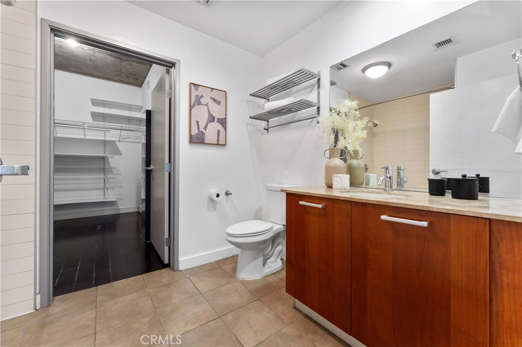 645 W 9th Street 318