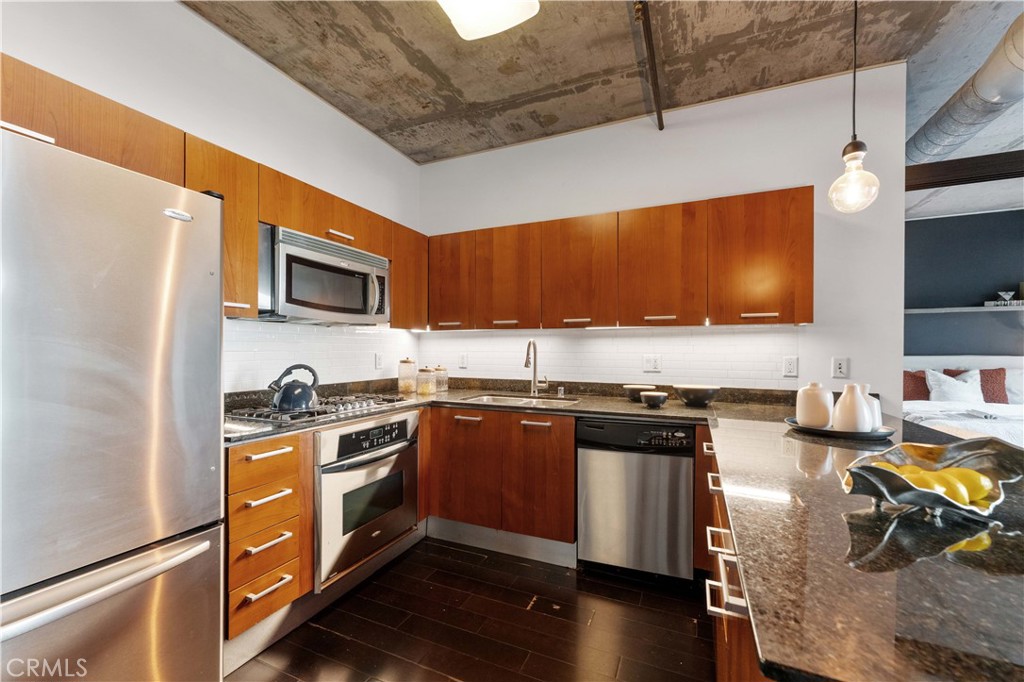 645 W 9th Street 318