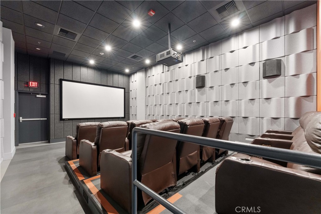 645 W 9th Street 318