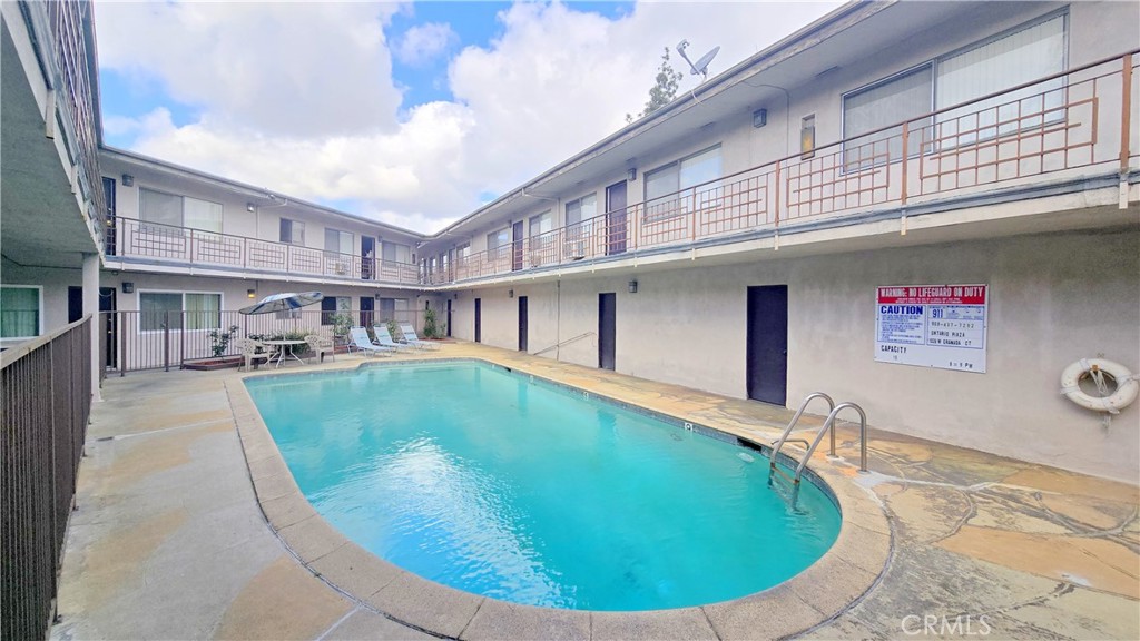 1026 W Granada Court 5