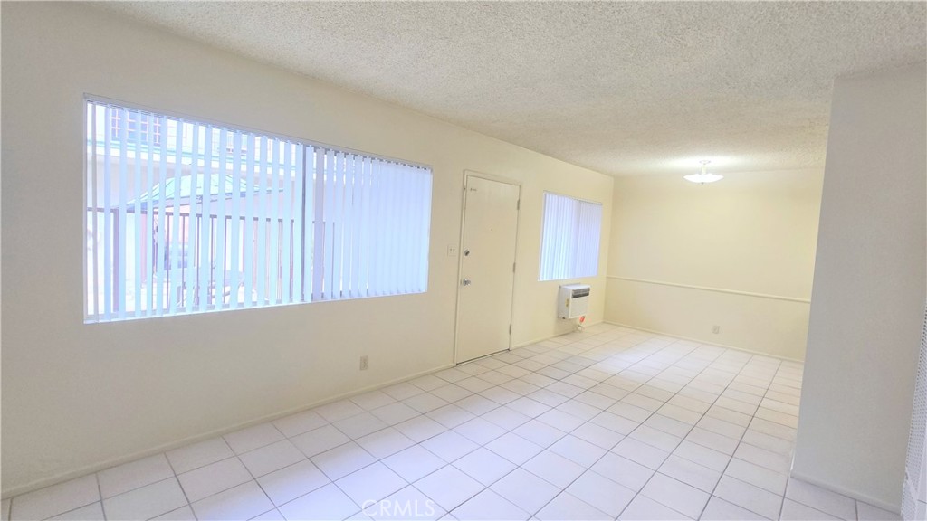 1026 W Granada Court 5