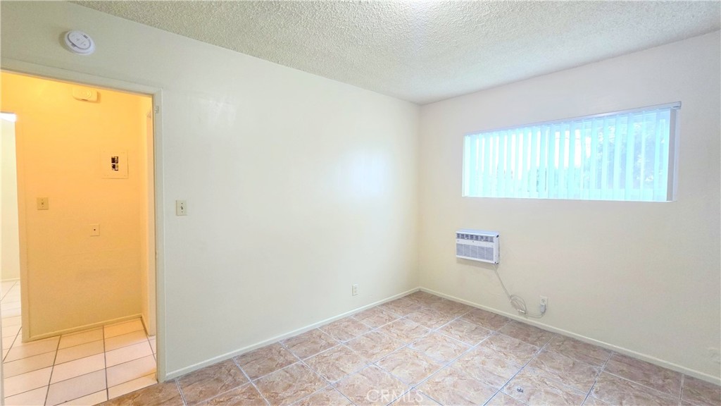 1026 W Granada Court 5