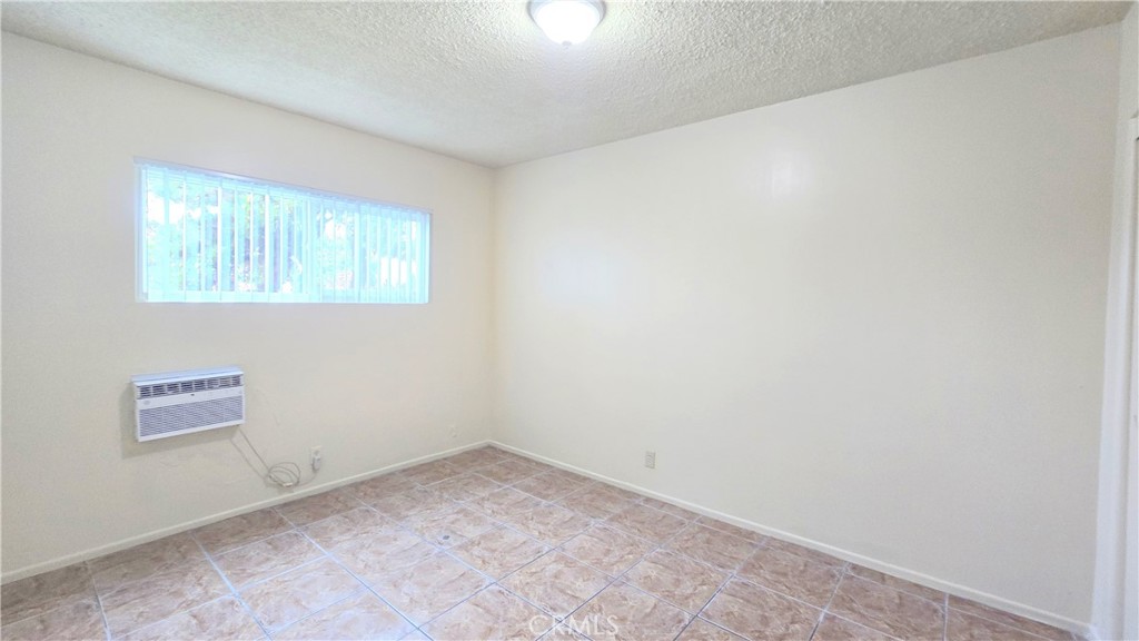 1026 W Granada Court 5