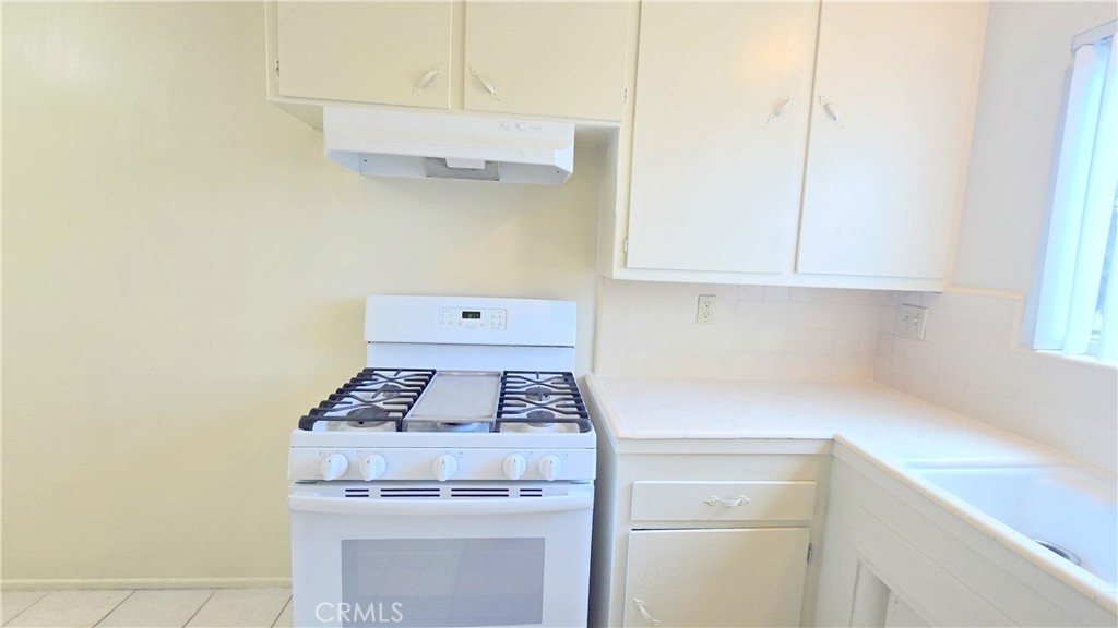 1026 W Granada Court 5