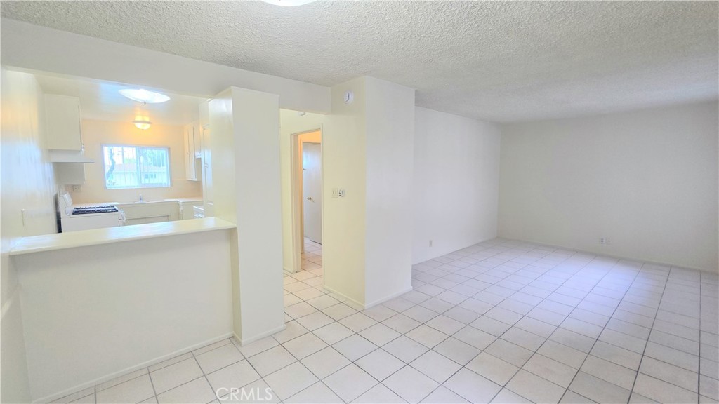 1026 W Granada Court 5