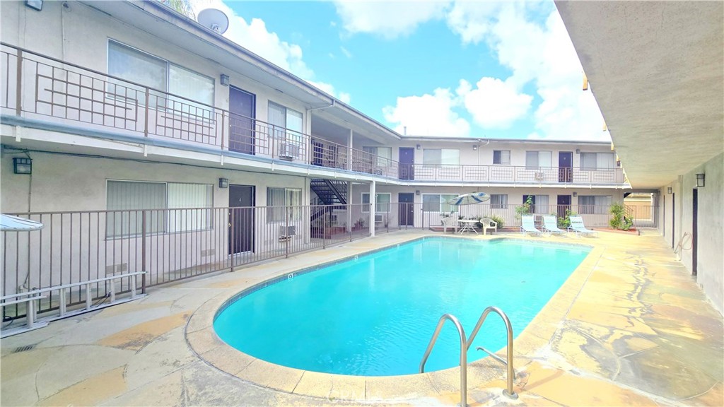 1026 W Granada Court 5