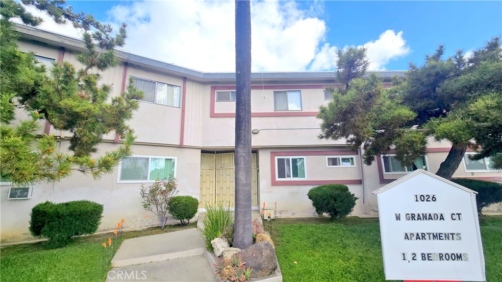 1026 W Granada Court 5