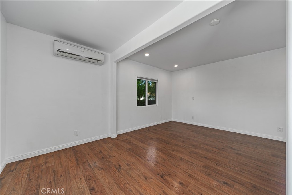 1921 Valemont Avenue