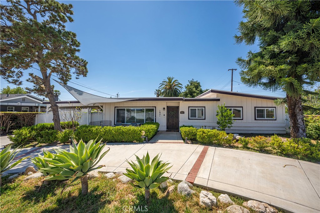 1921 Valemont Avenue