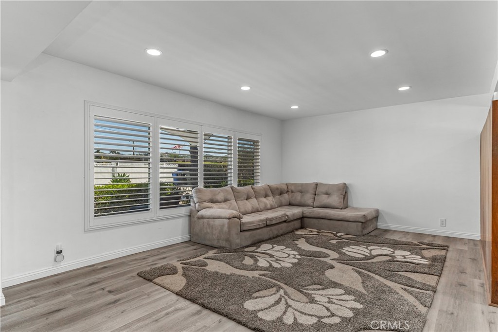 1921 Valemont Avenue