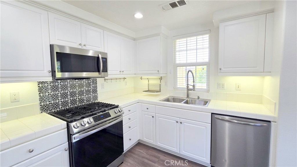 8122 Garden Park Street