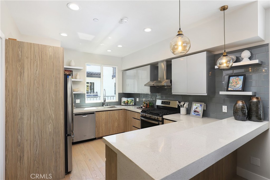 6 Oakmont Street