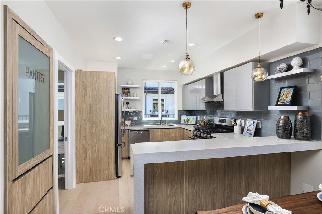 6 Oakmont Street