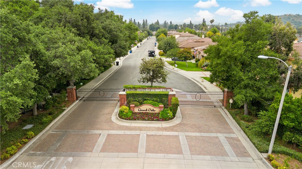 221 Grand Oaks Drive