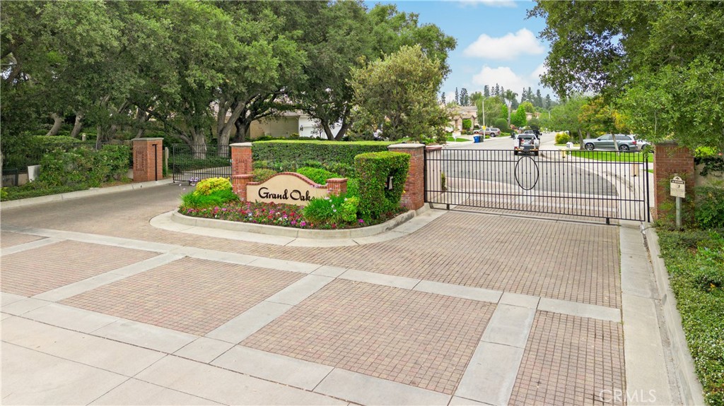221 Grand Oaks Drive