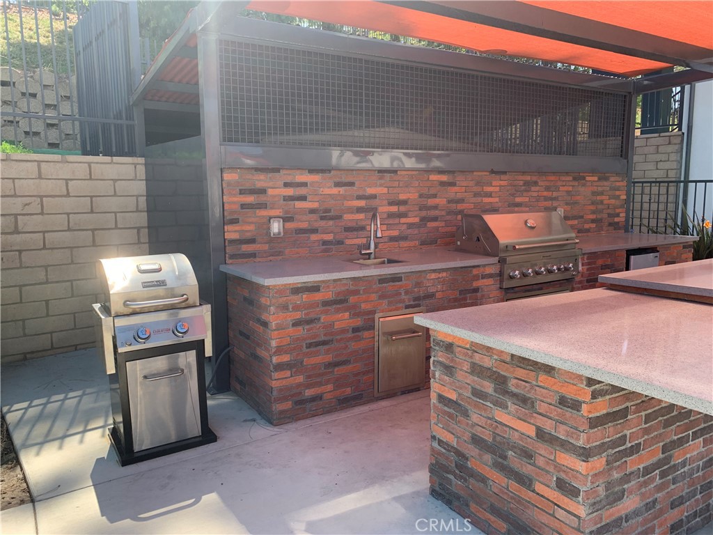 1 Turnbury Avenue