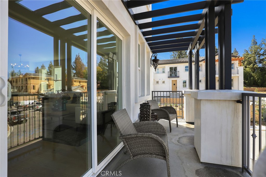 8 Bethpage Lane