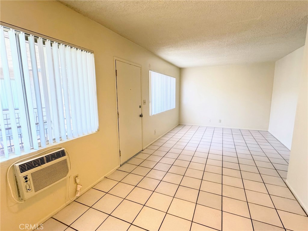 1026 W Granada Court 7
