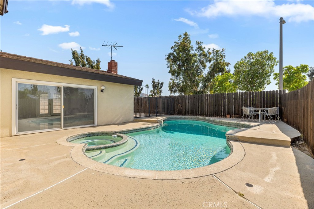 2109 Lerona Avenue