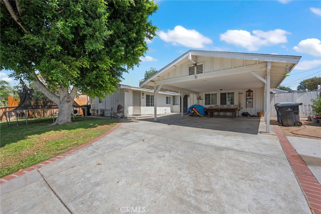 8894 Riverside