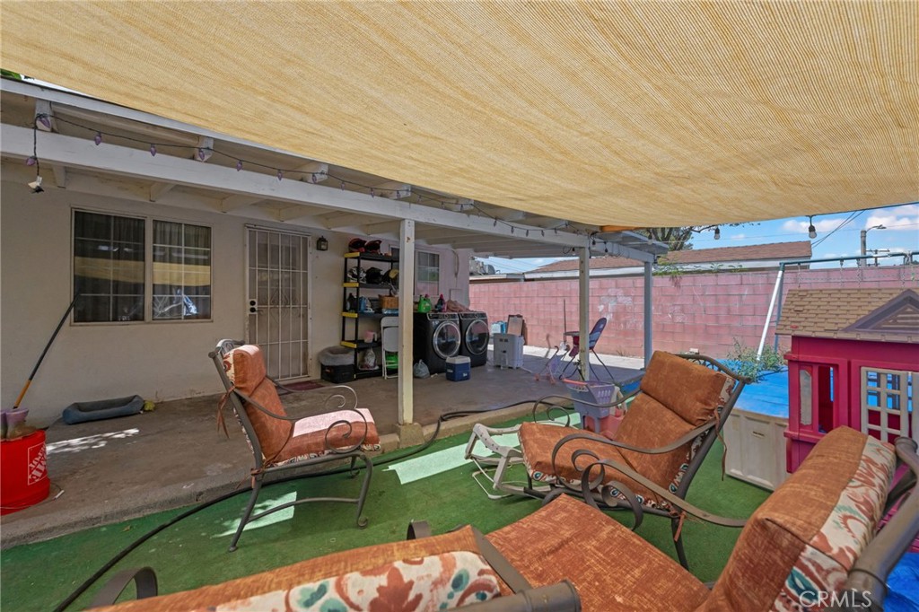 8894 Riverside