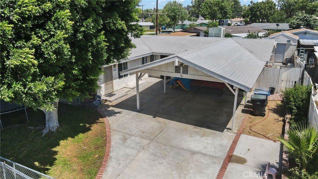 8894 Riverside