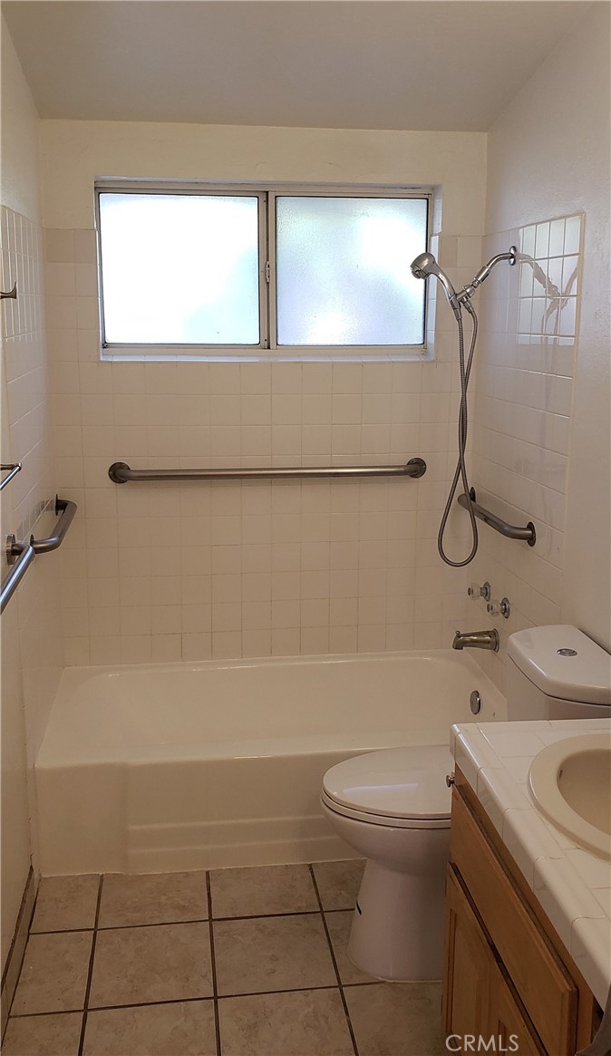 8894 Riverside