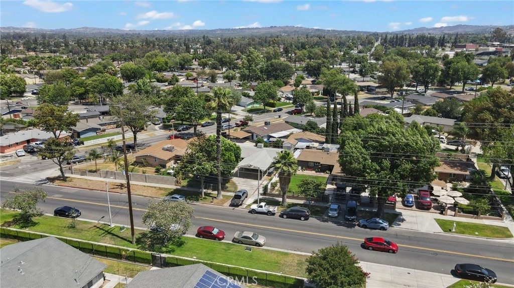8894 Riverside