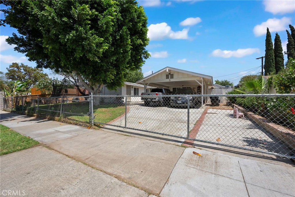 8894 Riverside