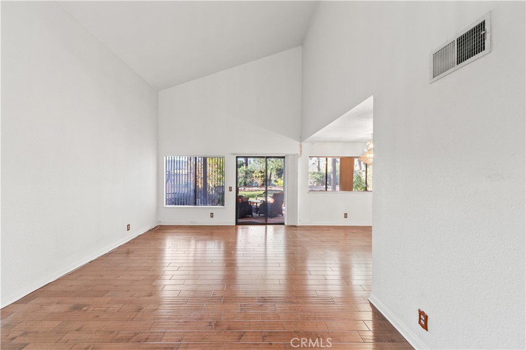 33 Edgebrook Drive