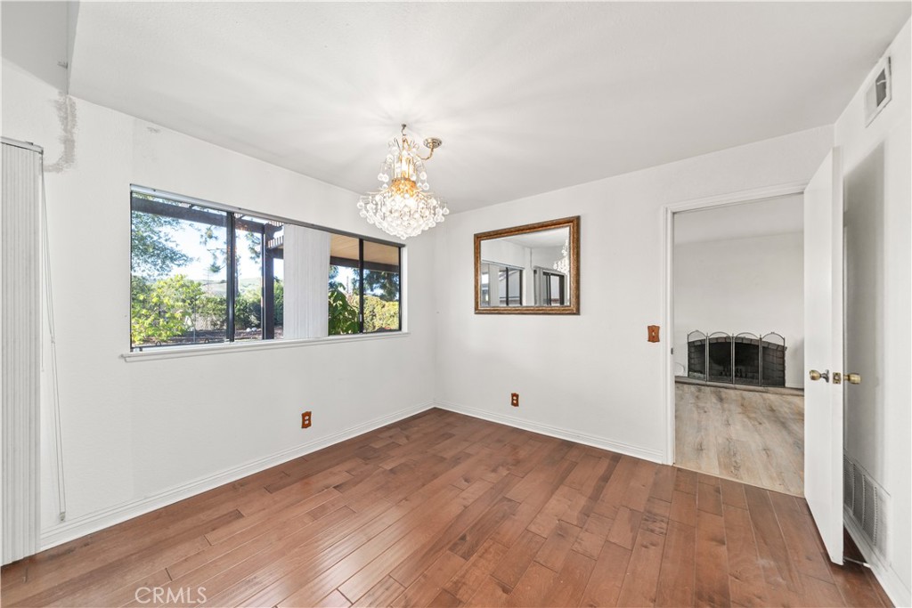 33 Edgebrook Drive