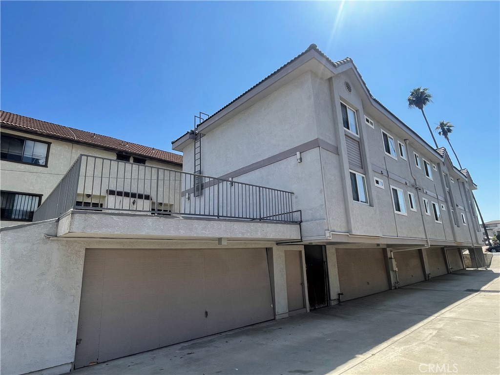 112 N Primrose Avenue