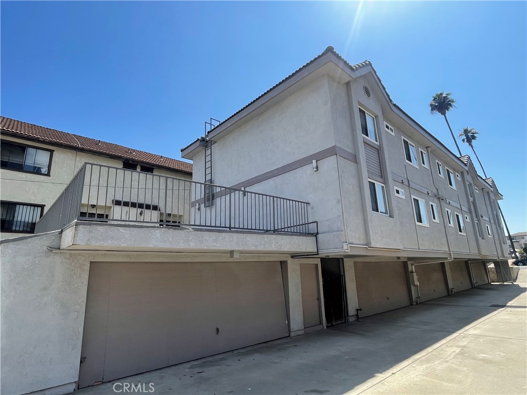 112 N Primrose Avenue