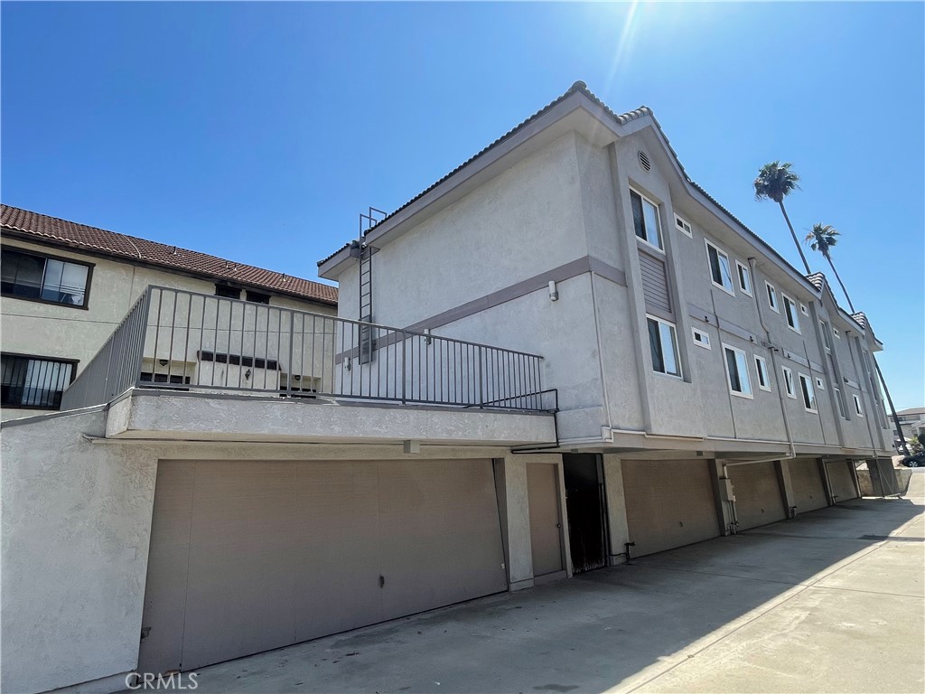 112 N Primrose Avenue