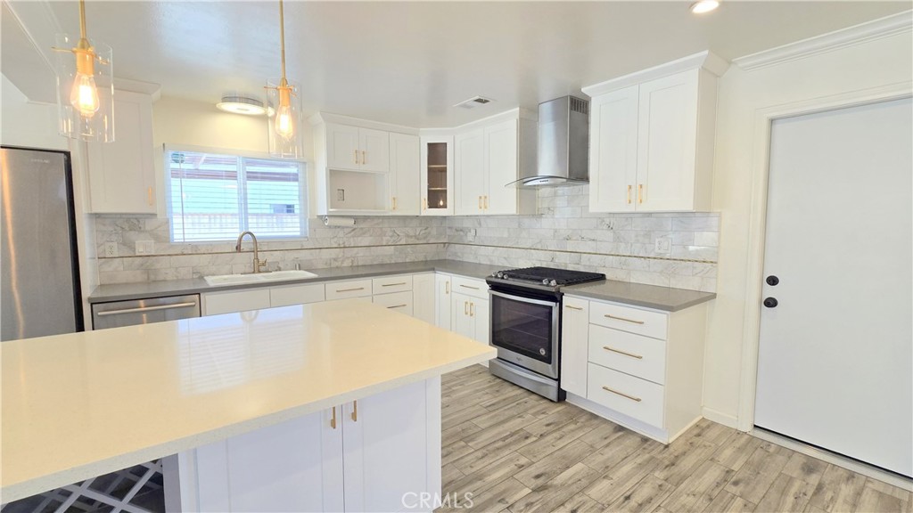 2324 Los Bentos Drive